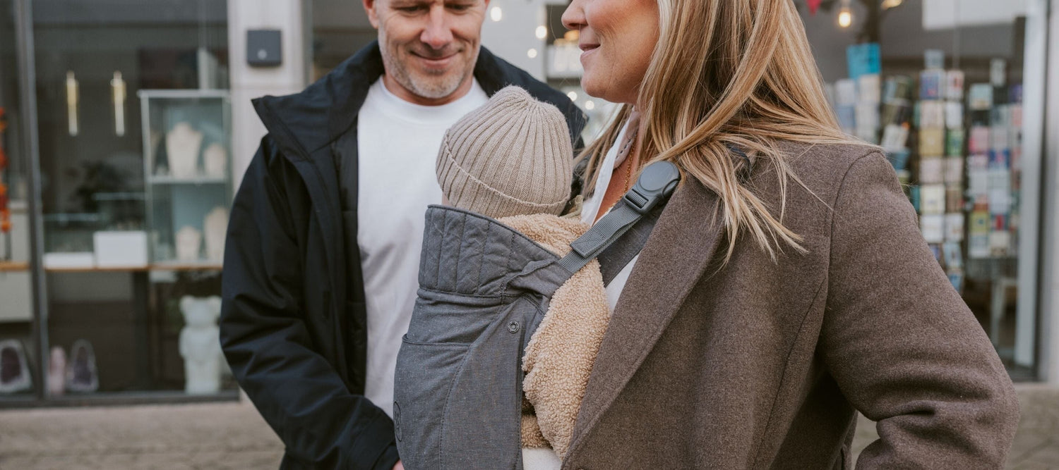 Baby richtig für die Babytrage anziehen – Sommer & Winter