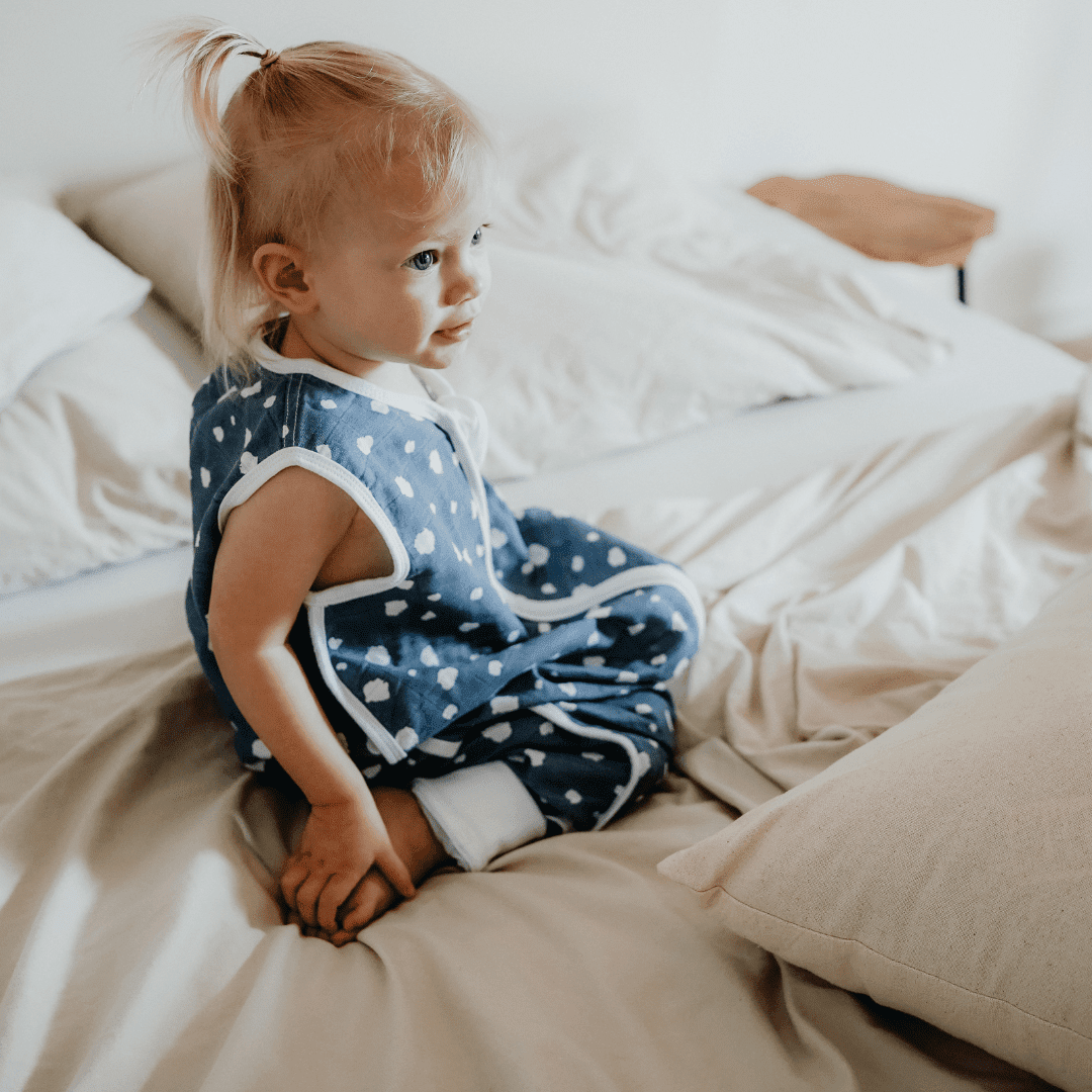 Musselin Schlafsack mit Füßen 0.5 TOG | Punkte Blau