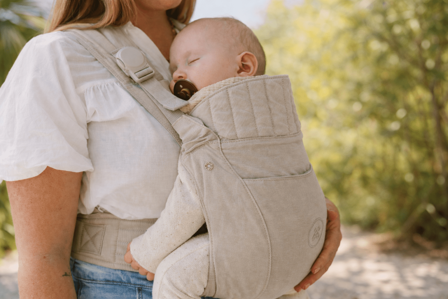 Babytrage im Sommer – leicht, luftig und sicher tragen