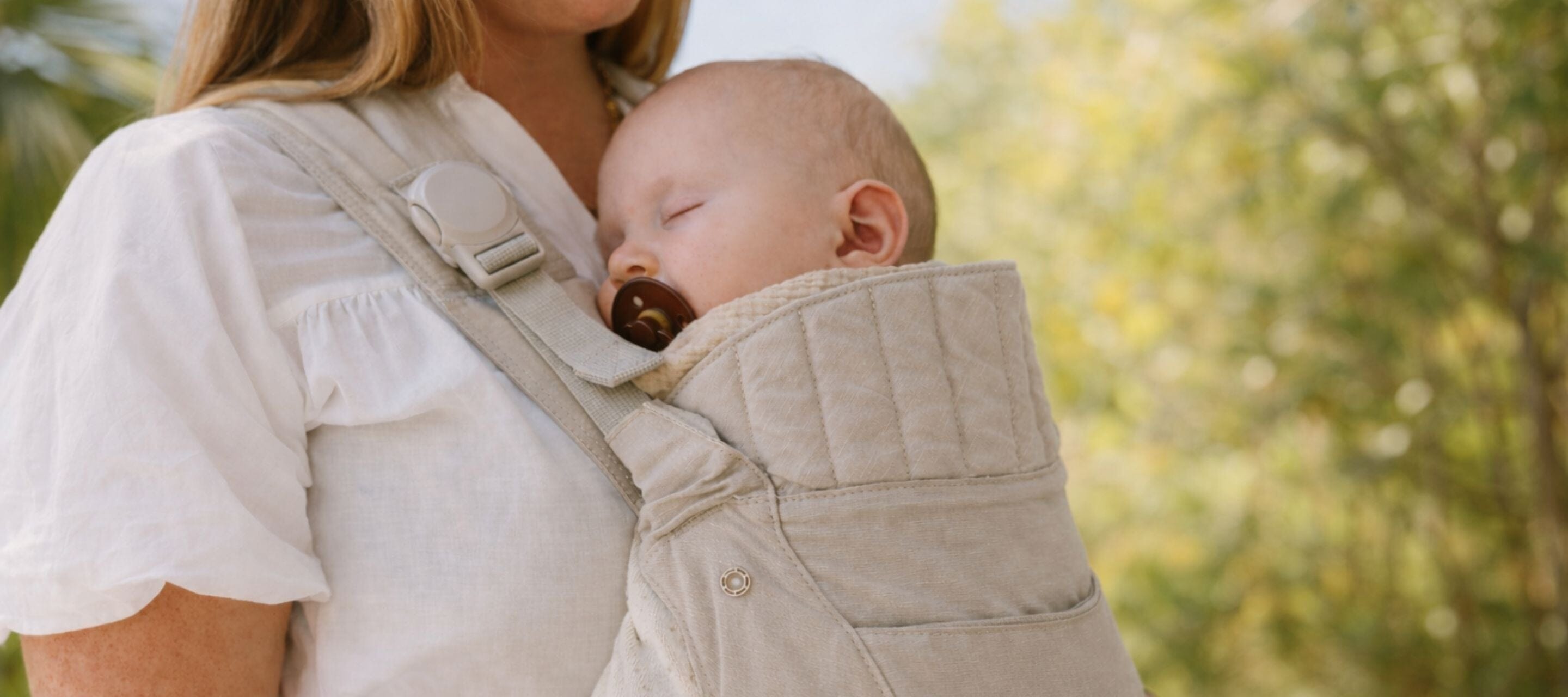 Babytrage im Sommer – leicht, luftig und sicher tragen
