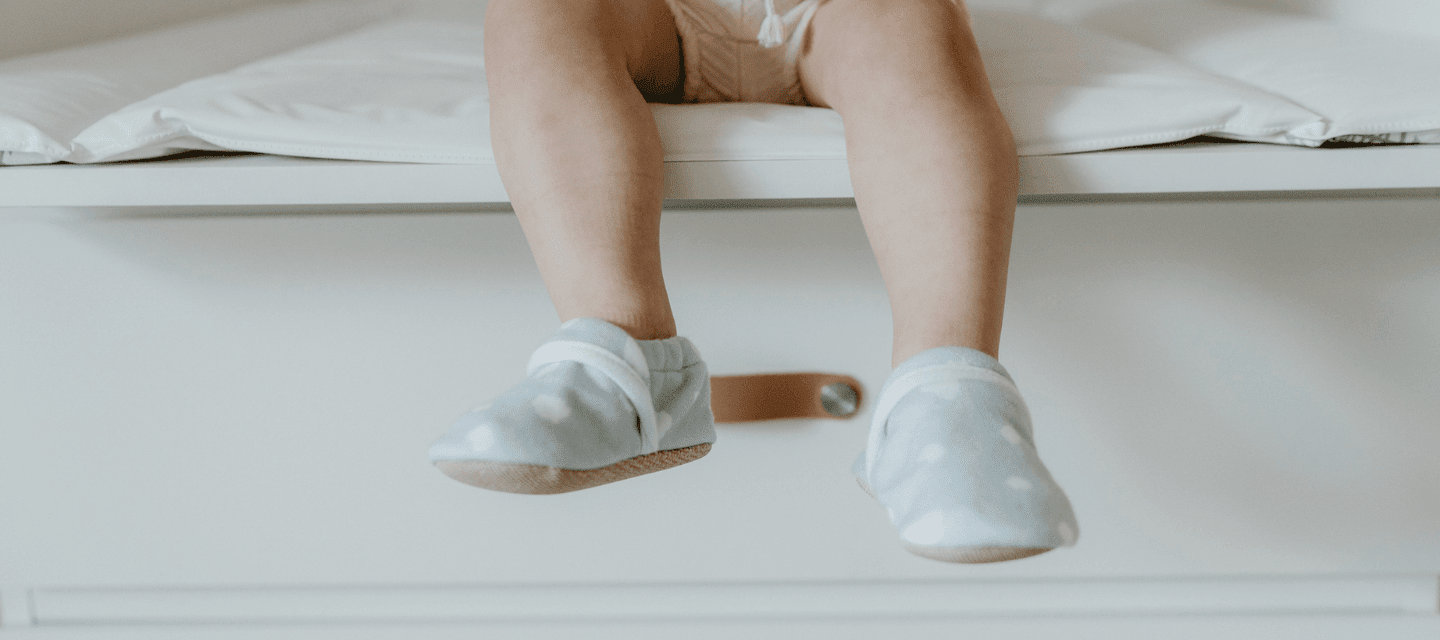 Ab wann kann man Babys Schuhe anziehen?