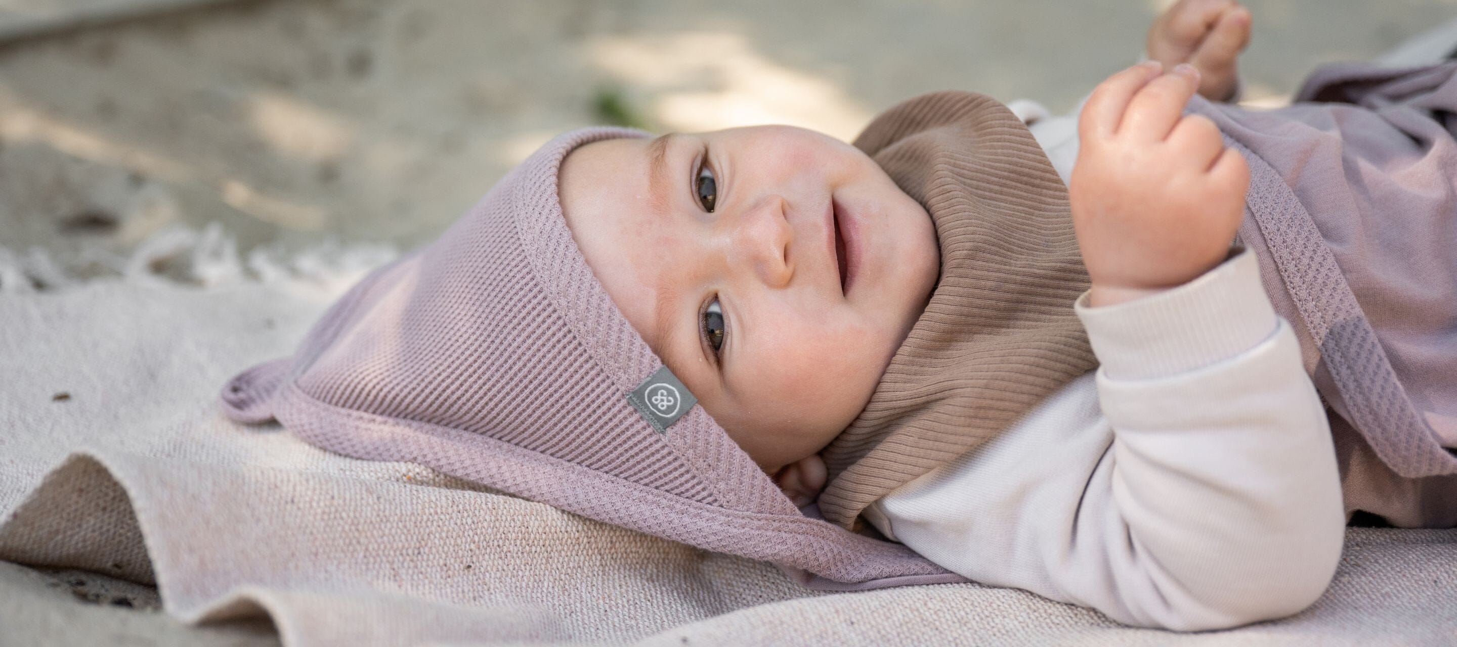 Sonnencreme oder UV-Kleidung: Der sicherste Schutz für Dein Baby